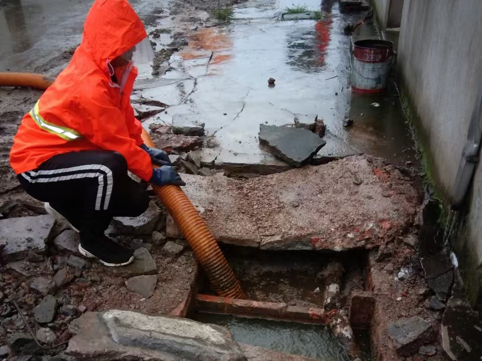 凤翔专业清理污水池 炜誉市政以规范流程守护城市 “肠道”